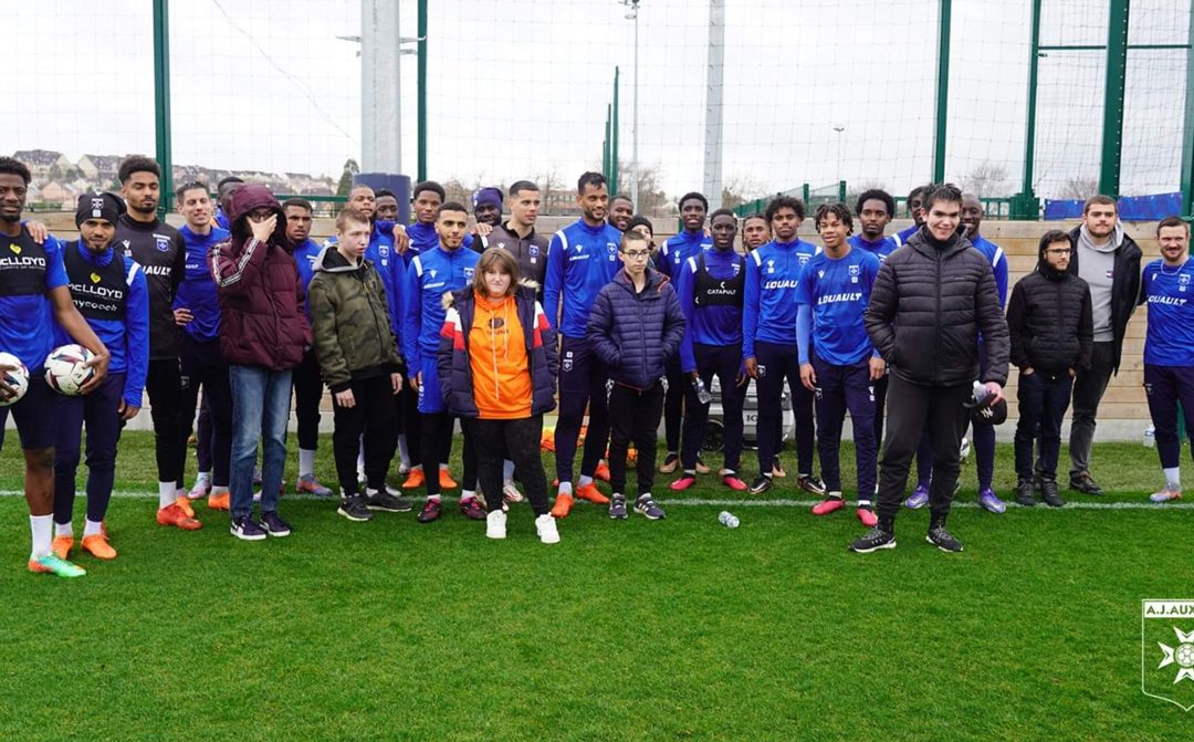 [DES JEUNES DE L’IME DES ISLES À LA RENCONTRE DES JOUEURS DE L&rsquo;AJA]