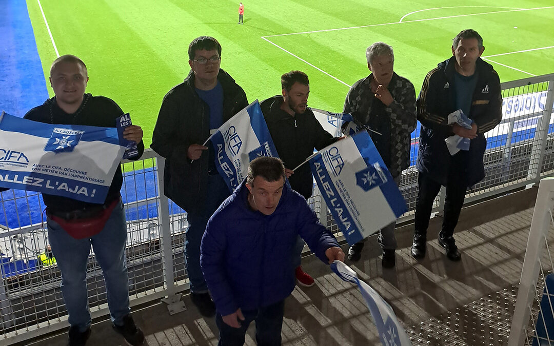[SORTIE AU STADE DE L&rsquo;ABBÉ-DESCHAMPS : UNE SOIRÉE INOUBLIABLE POUR LES RÉSIDENTS DU PÔLE HIS]