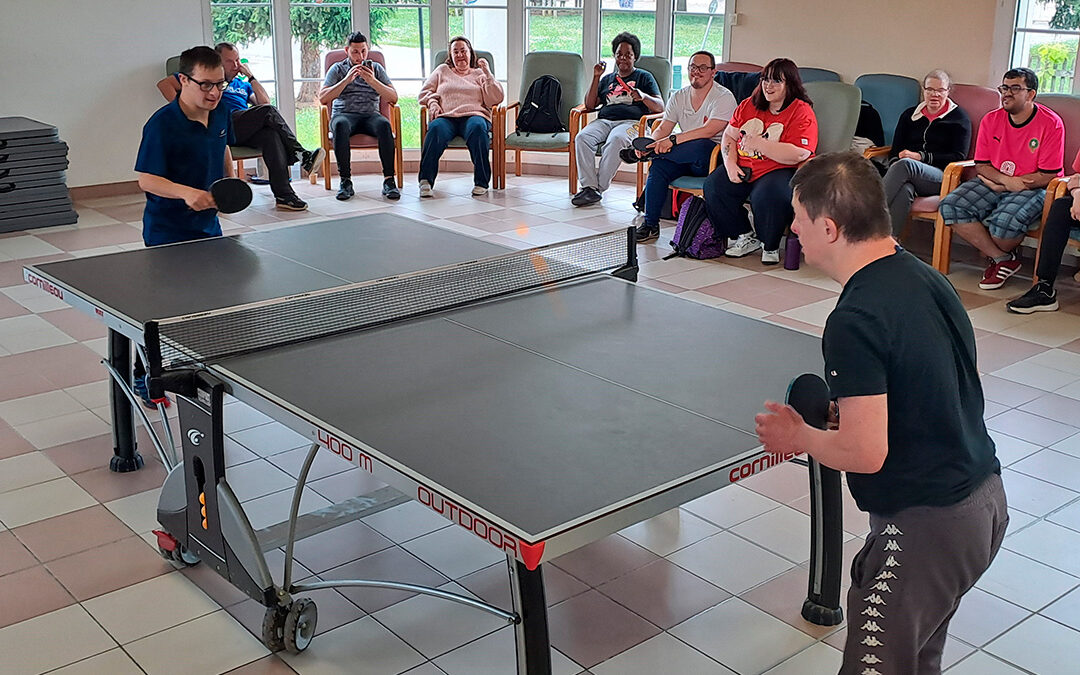 Smash et fair-play au tournoi de tennis de table où se rencontraient les pongistes du Pôle HIS !