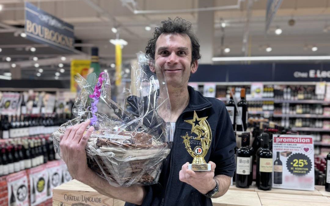 Damien reçoit l’Oscar de la Positive Attitude chez E.Leclerc Auxerre !