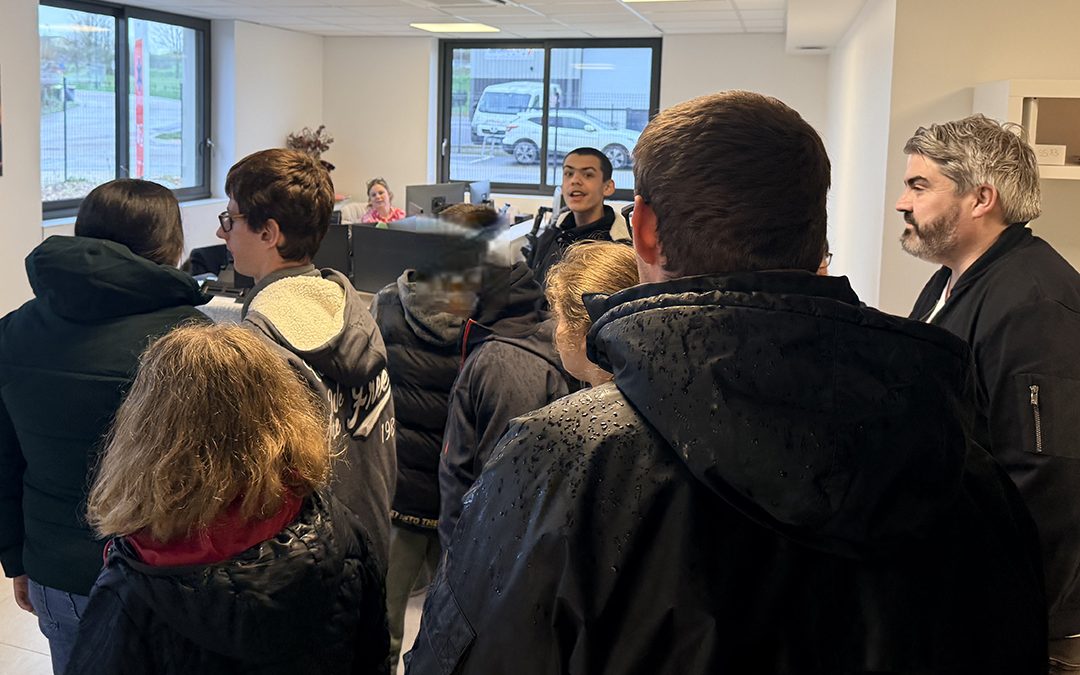 Les Jeunes de l&rsquo;IME Sainte Béate : en visite dans les locaux des Ambulances JUSSIEU