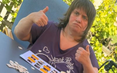 Quand les visages remplacent les numéros : le loto se réinvente aux Courlis !